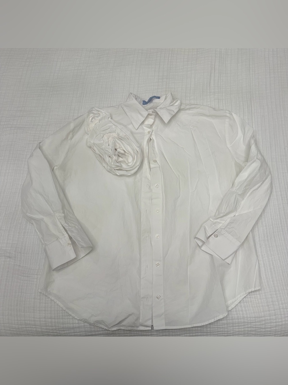 ANTONIO MELANI White Floral Accent Button-Up Blouse